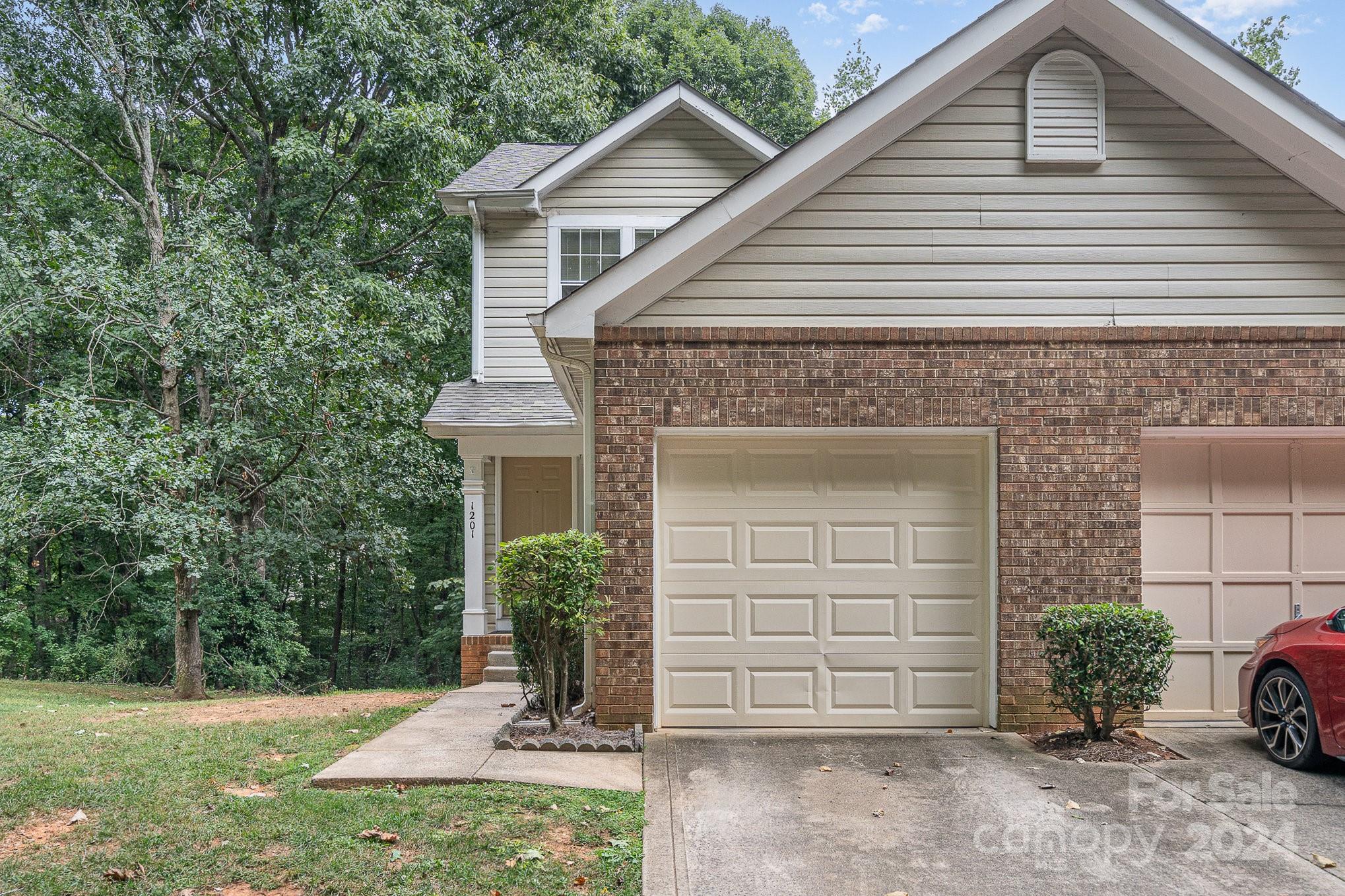 Maple Shade Ln, Charlotte, NC 28270
