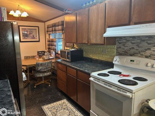 615 N Washington Ave, Eagle Grove, IA, 50533-1540 | Card Image