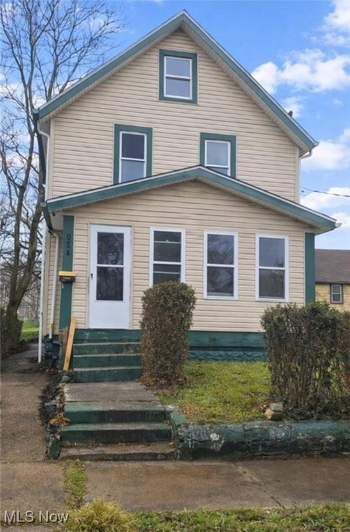 924 Lane St, Akron, OH, 44307-1821 | Card Image