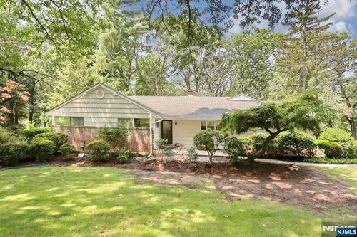 5 Brookview Ter, Hillsdale, NJ, 07642-1214 | Card Image
