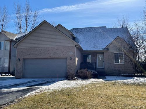 9005 Campbell Creek Dr, Commerce Twp, MI, 48390-1707 | Card Image