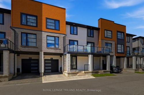 954 W Village Sq, London, ON, N6H0J7 | Card Image