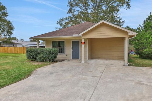 424 Baker Cir, Ames, TX, 77575-7296 | Card Image