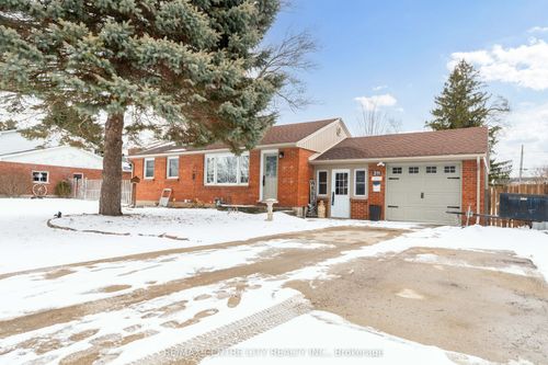 311 Adelaide St, Strathroy, ON, N7G2V9 | Card Image