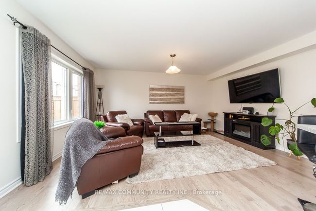 6 Westfield Dr, House attached with 3 bedrooms, 3 bathrooms and 1 parking in Whitby ON | Image 13