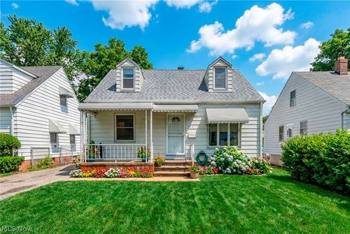 15313 Fernway Dr, Maple Heights, OH, 44137-3753 | Card Image