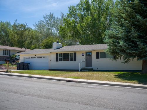 615 Hackberry St, Green River, WY, 82935-4925 | Card Image