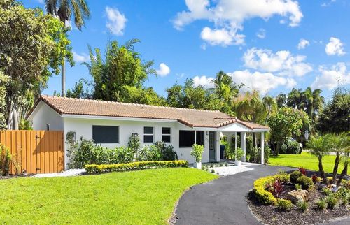 332 Ne 29th St, Wilton Manors, FL, 33334-2044 | Card Image