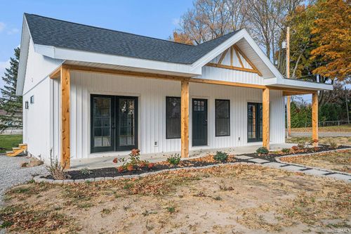 102 S Seventh St, Pierceton, IN, 46562-9249 | Card Image