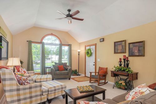 719 S Walnut St, Mount Vernon, MO, 65712-1348 | Card Image