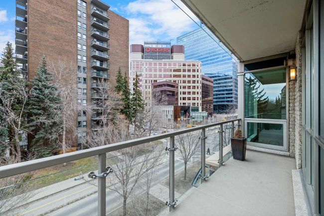 304 - 701 3 Avenue Sw, Home with 2 bedrooms, 2 bathrooms and 2 parking in Calgary AB | Image 6