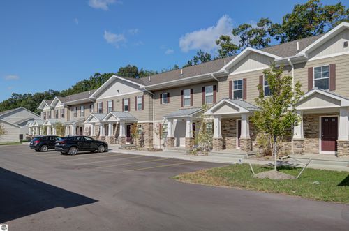 8-1548 Simsbury St, Traverse City, MI, 49686-2324 | Card Image