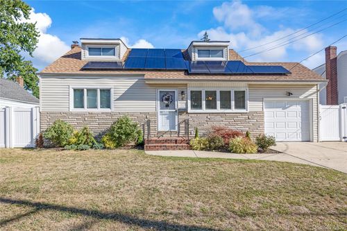 4 Lime Ct, West Babylon, NY, 11704-6719 | Card Image