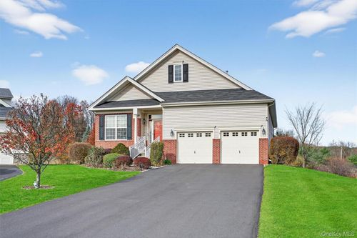 24 Juniper Cir, Middletown, NY, 10940-5048 | Card Image