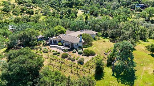 251 Cavedale Road, Sonoma, CA, 95476 | Card Image