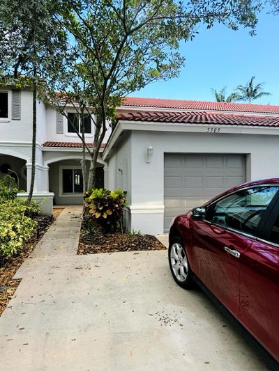 5505 Crossing Rock Court, Townhouse with 2 bedrooms, 2 bathrooms and null parking in Riviera Beach FL | Image 2