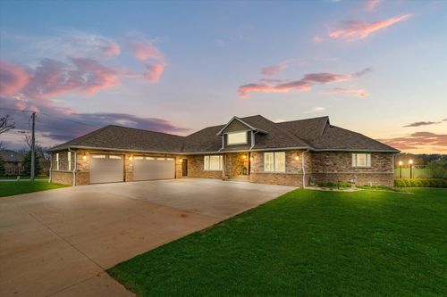 10016 Hickory Ridge Dr, Rochelle, IL, 61068-8919 | Card Image