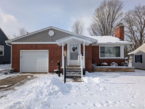 411 Cleveland St, Bad Axe, MI, 48413-1010 | Card Image