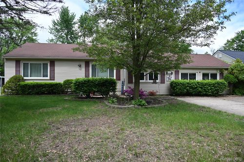 23744 Liddle St, Brownstown Twp, MI, 48183-1310 | Card Image