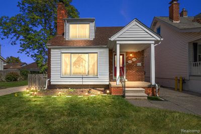 1332 Beaconsfield Avenue, Home with 3 bedrooms, 2 bathrooms and null parking in Grosse Pointe Park MI | Image 1