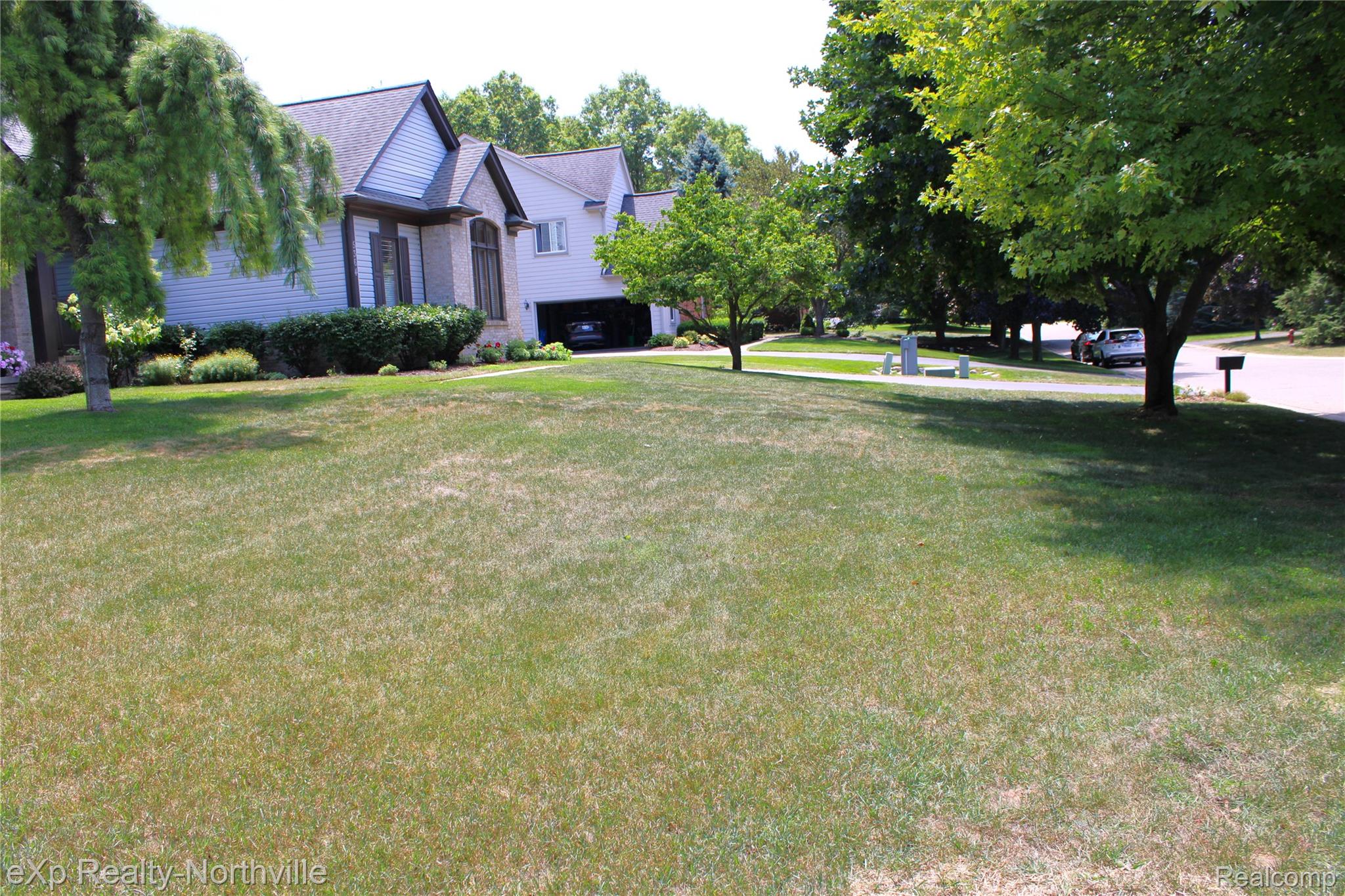 Residential in Commerce Charter Township 3