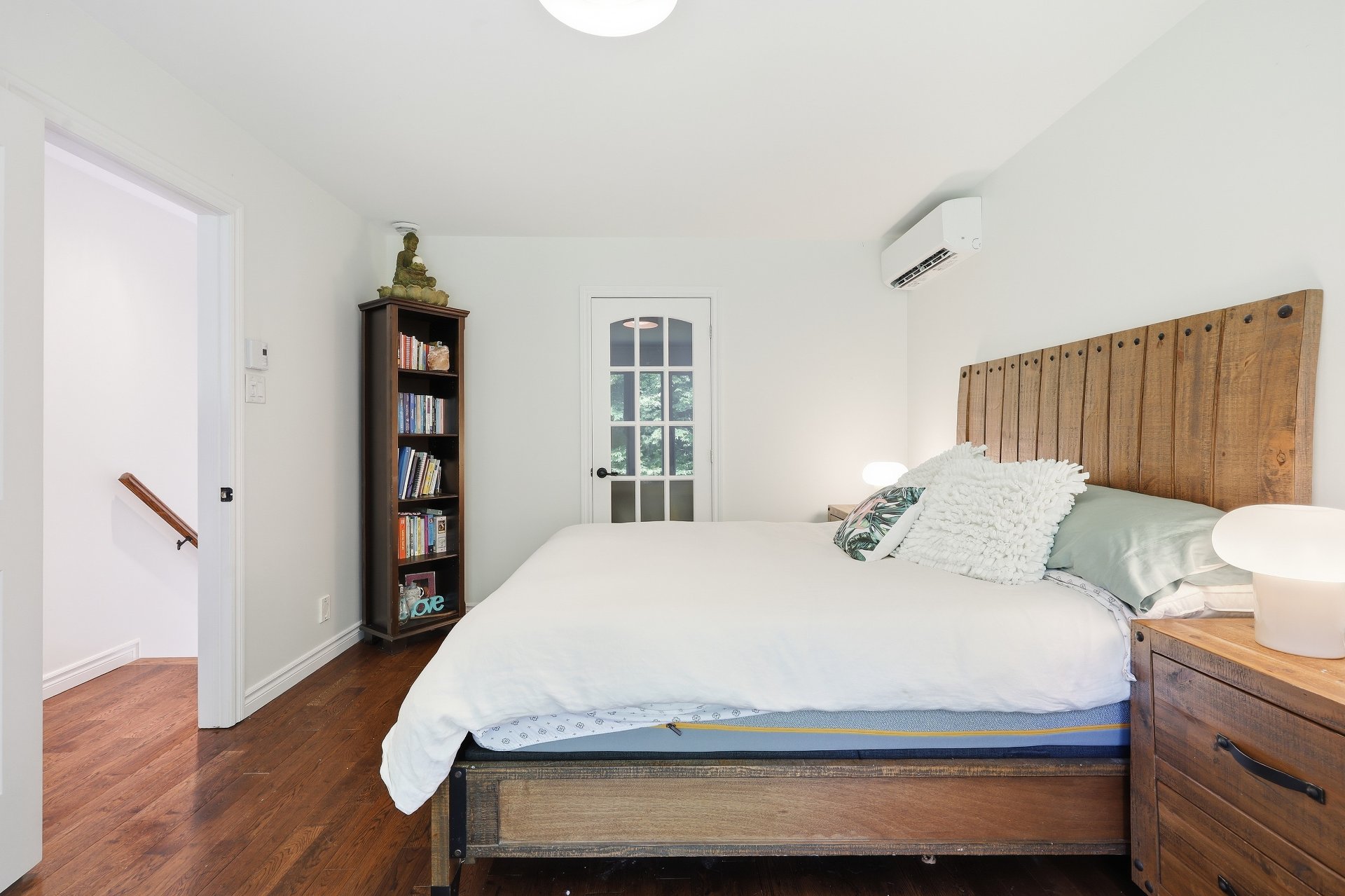 Residential in Sainte-Anne-des-Lacs 5