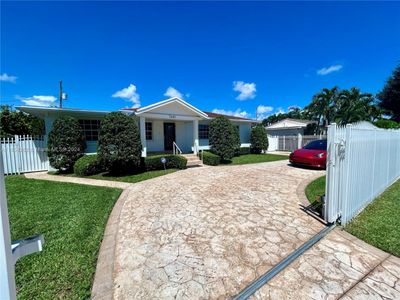 7601 Sw 16th Ter, House other with 3 bedrooms, 3 bathrooms and null parking in Miami FL | Image 1