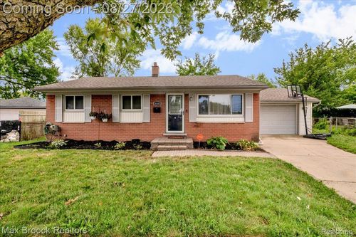 26441 Roberta St, Roseville, MI, 48066-3255 | Card Image