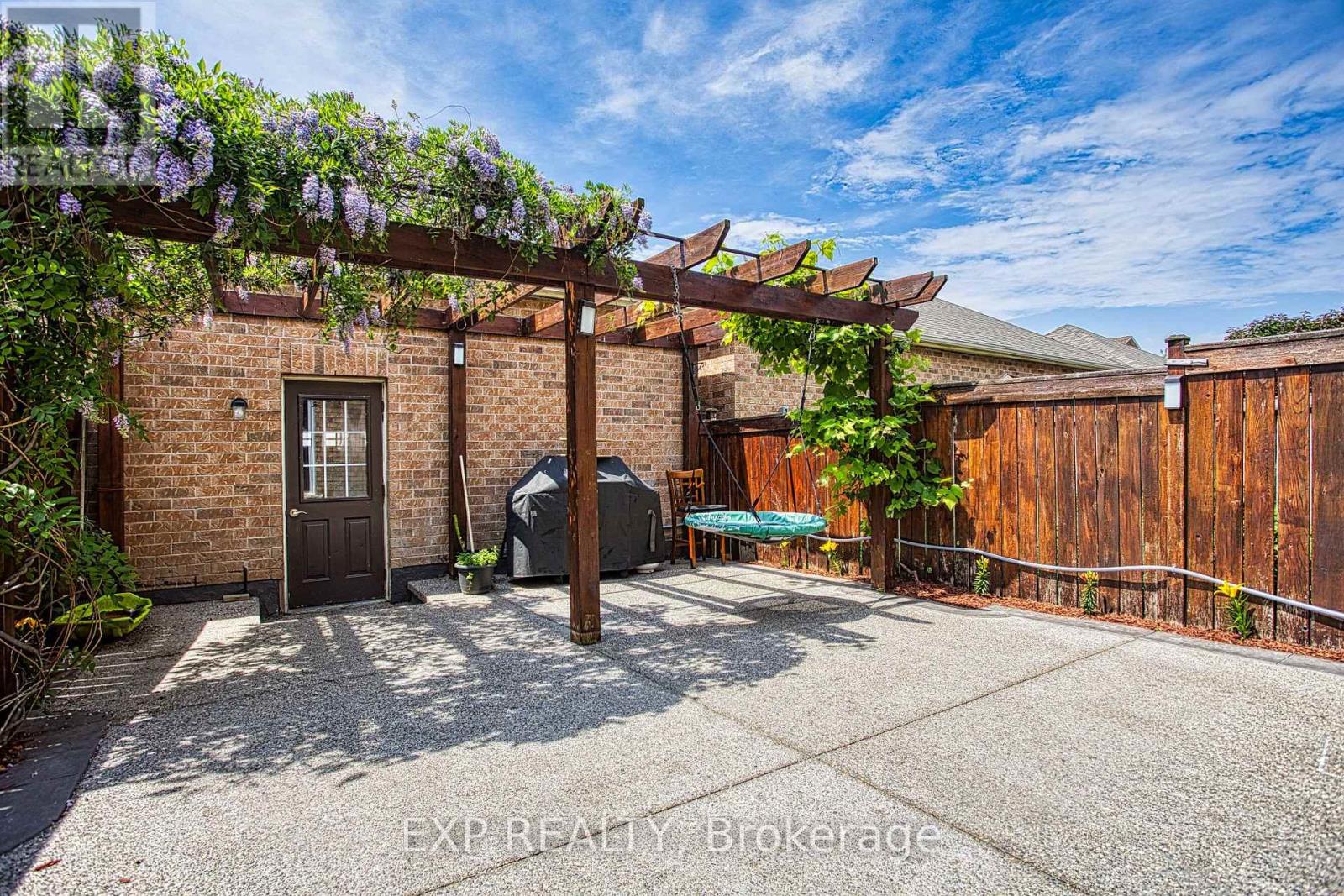 Residential in Hamilton (Winona Park)