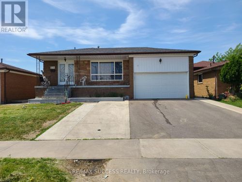3291 Brandon Gate Dr, Mississauga, ON, L4T2G3 | Card Image