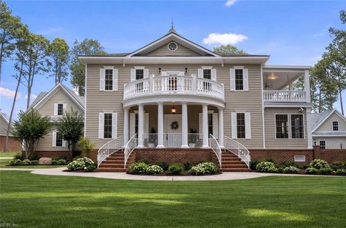 411 Lawnes Neck Dr, Smithfield, VA, 23430-5542 | Card Image