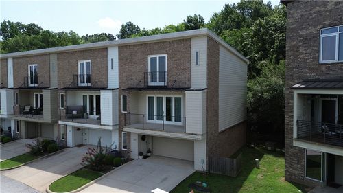 307 E Noble Ln, Fayetteville, AR, 72703-1952 | Card Image