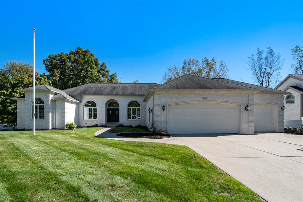 1860 Cherry Run Drive Nw, For Sale in Grand Rapids Zoocasa