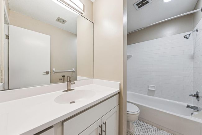 19_19_interior.jpg | Image 19