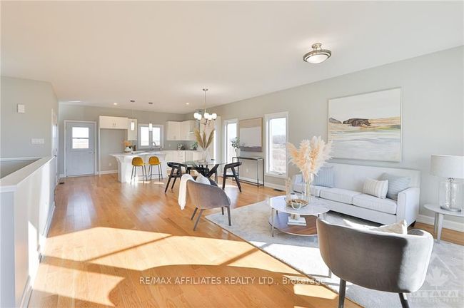 3325 Highway 31 Bank St, House other with 2 bedrooms, 1 bathrooms and 6 parking in South Dundas ON | Image 4