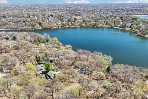 6679 Mohawk Dr, Chanhassen, MN, 55317-9546 | Card Image