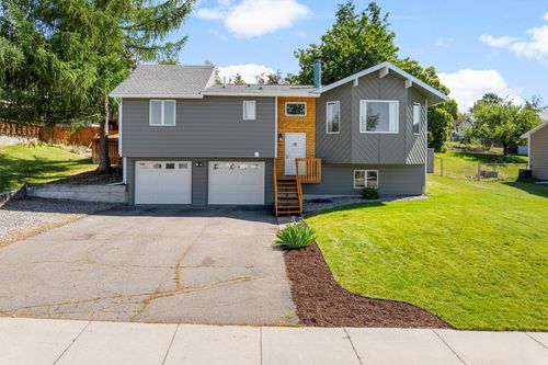 115 Kinnikinnick Ct, Missoula, MT, 59803-2515 | Card Image