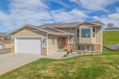 2245 Pitchstone Dr, Clarkston, WA, 99403-8733 | Card Image