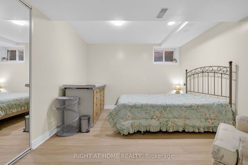 212 Holbeach Cres, Waterloo, ON, N2J4Y4 | Card Image