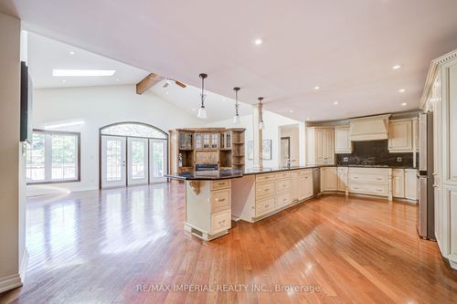 20 Blackforest Dr, Richmond Hill, ON, L4E2P5 | Card Image