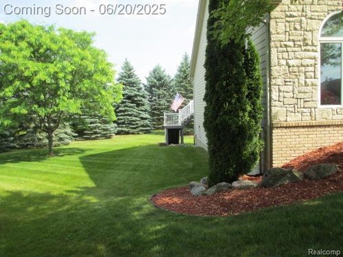 6073 Belmont Ct, Grand Blanc, MI, 48439-8679 | Card Image