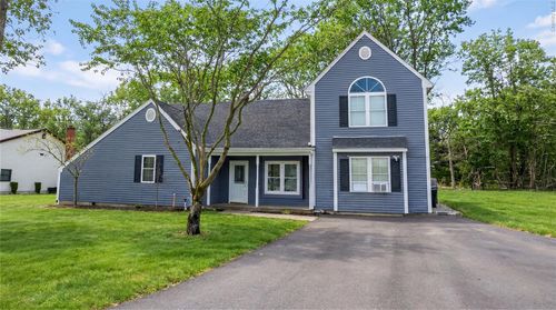 160 Pennsylvania Ave, Medford, NY, 11763-3731 | Card Image