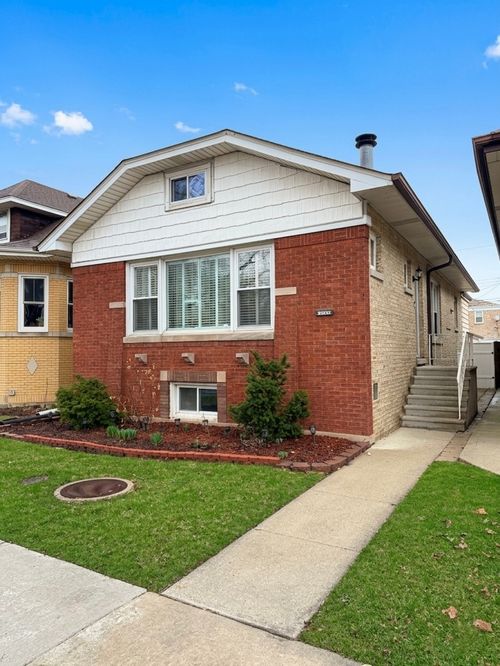 5549 N Parkside Ave, Chicago, IL, 60630-1209 | Card Image