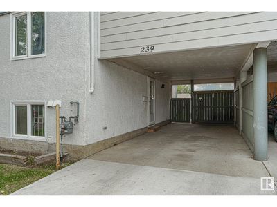 239 Callingwood 2 Nw, Townhouse with 3 bedrooms, 2 bathrooms and 2 parking in Edmonton AB | Image 2