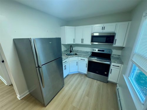 apt-c17-98 E Market St, Hyde Park, NY, 12538-1646 | Card Image