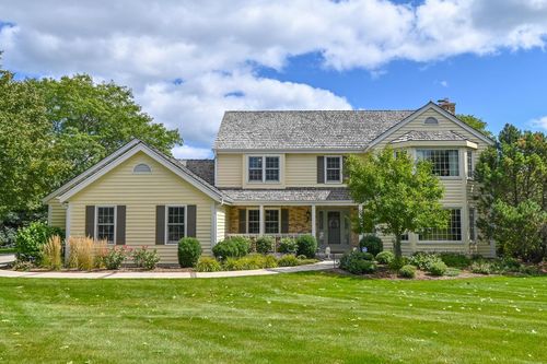 209 E Ironwood Lane, Mequon, WI, 53092 | Card Image
