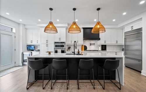 547 Veterans Dr, Brampton, ON, L7A5A6 | Card Image