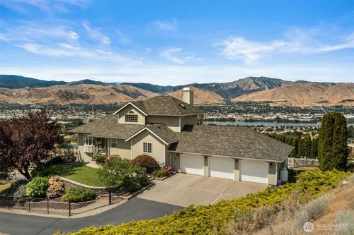 591 Daniels Dr Ne, East Wenatchee, WA, 98802-5921 | Card Image