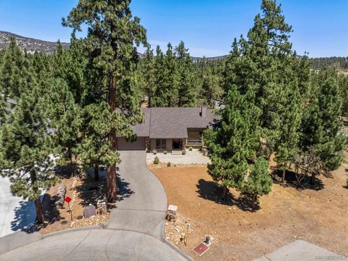 560 Creekside Ln, Big Bear Lake, CA, 92315-2220 | Card Image