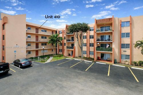 a10-13715 Kendale Lakes Cir, Miami, FL, 33183-2289 | Card Image